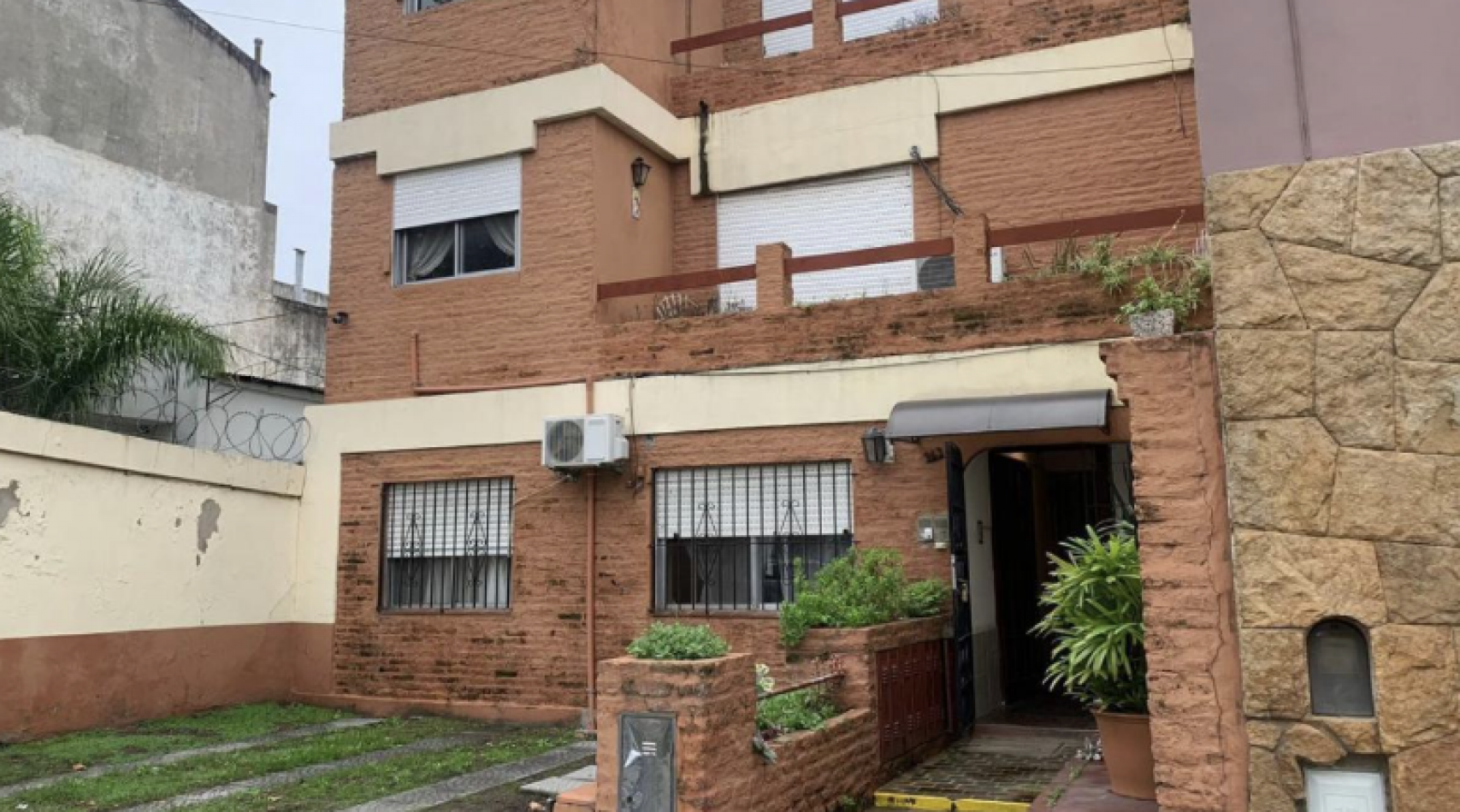 Departamento 2 Ambientes en Primer Piso - Excelente Ubicacion en Avellaneda