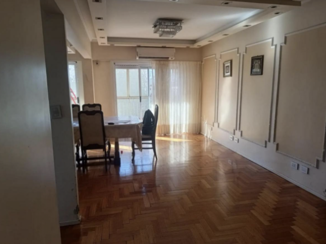 Departamento 4 Ambientes en Piso 5 con 2 Balcones - Excelente Vista en Flores Norte