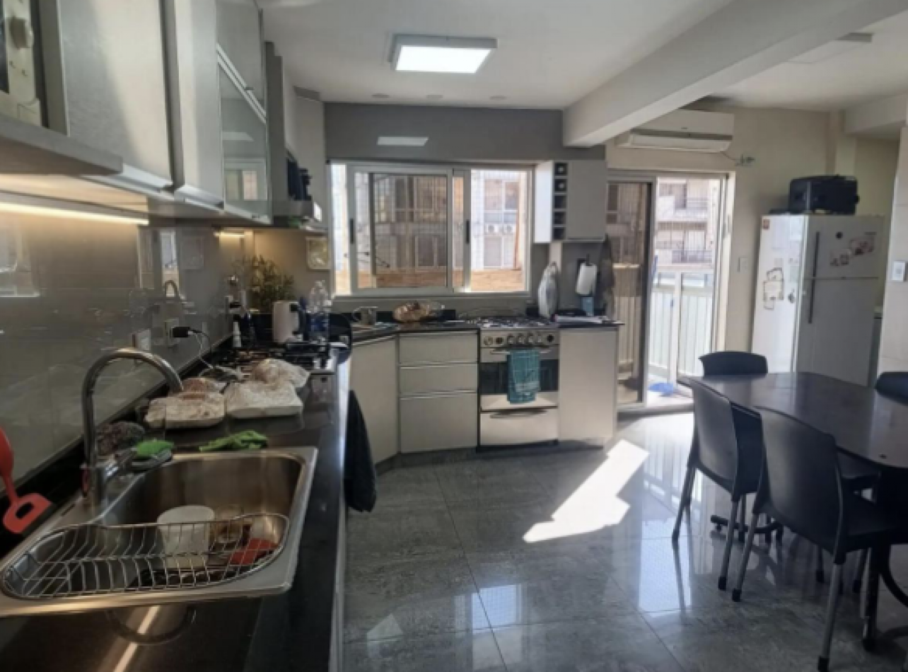 Departamento 4 Ambientes en Piso 5 con 2 Balcones - Excelente Vista en Flores Norte