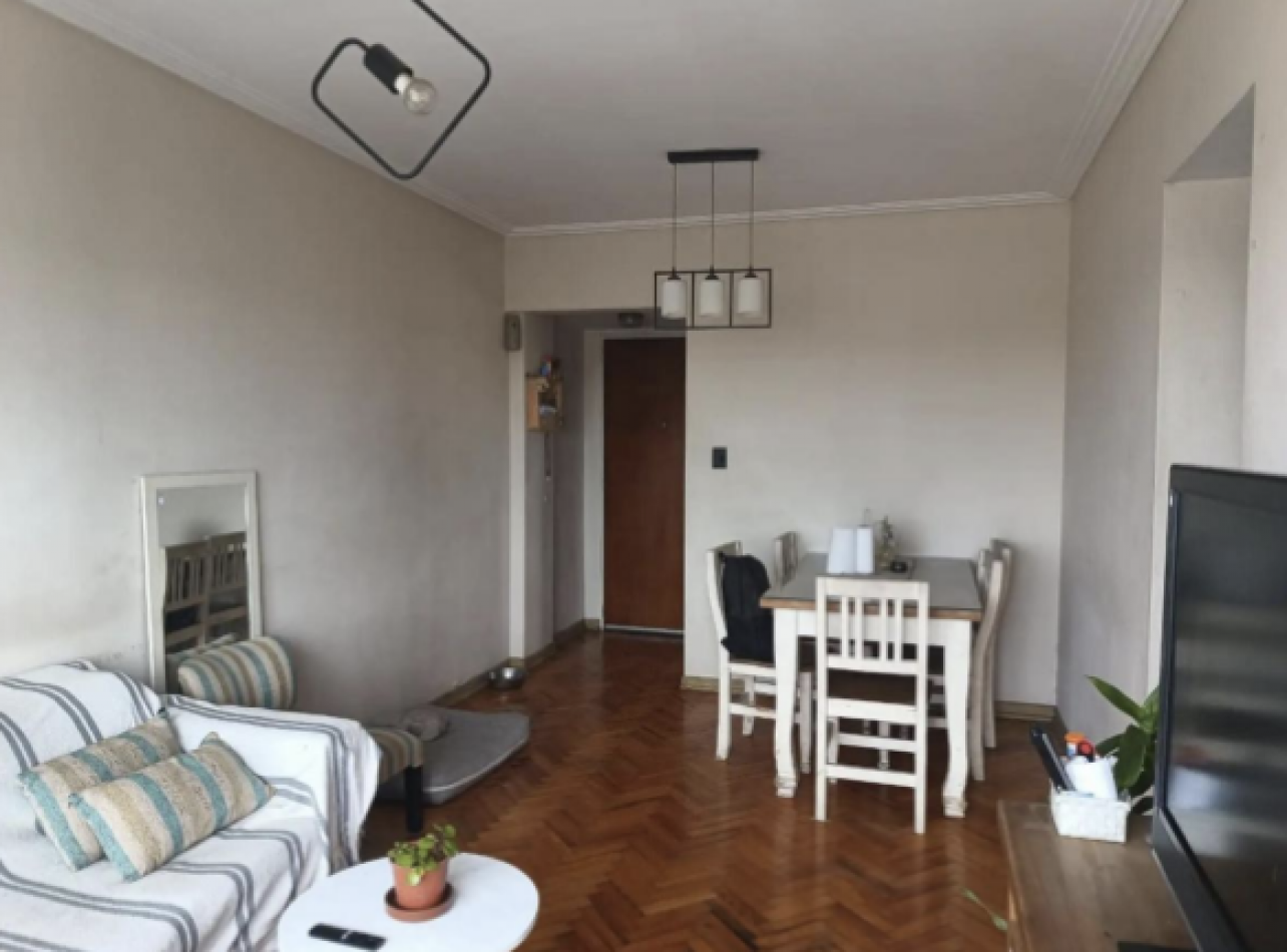 Departamento 3 Ambientes con Balcon Corrido y Vista Abierta - Excelente Ubicacion en Floresta, CABA