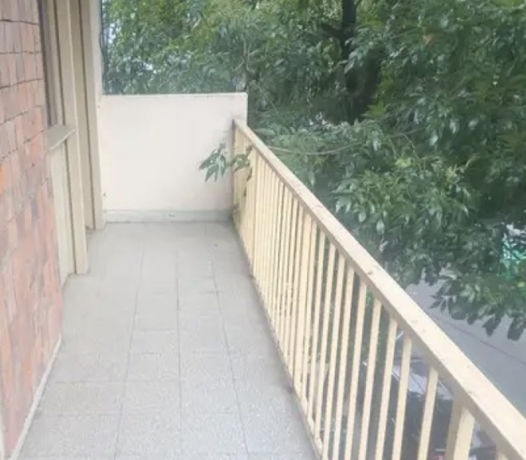 Departamento de 3 Ambientes con Balcon, Cochera y Dependencia - Excelente Ubicacion en Villa del Parque