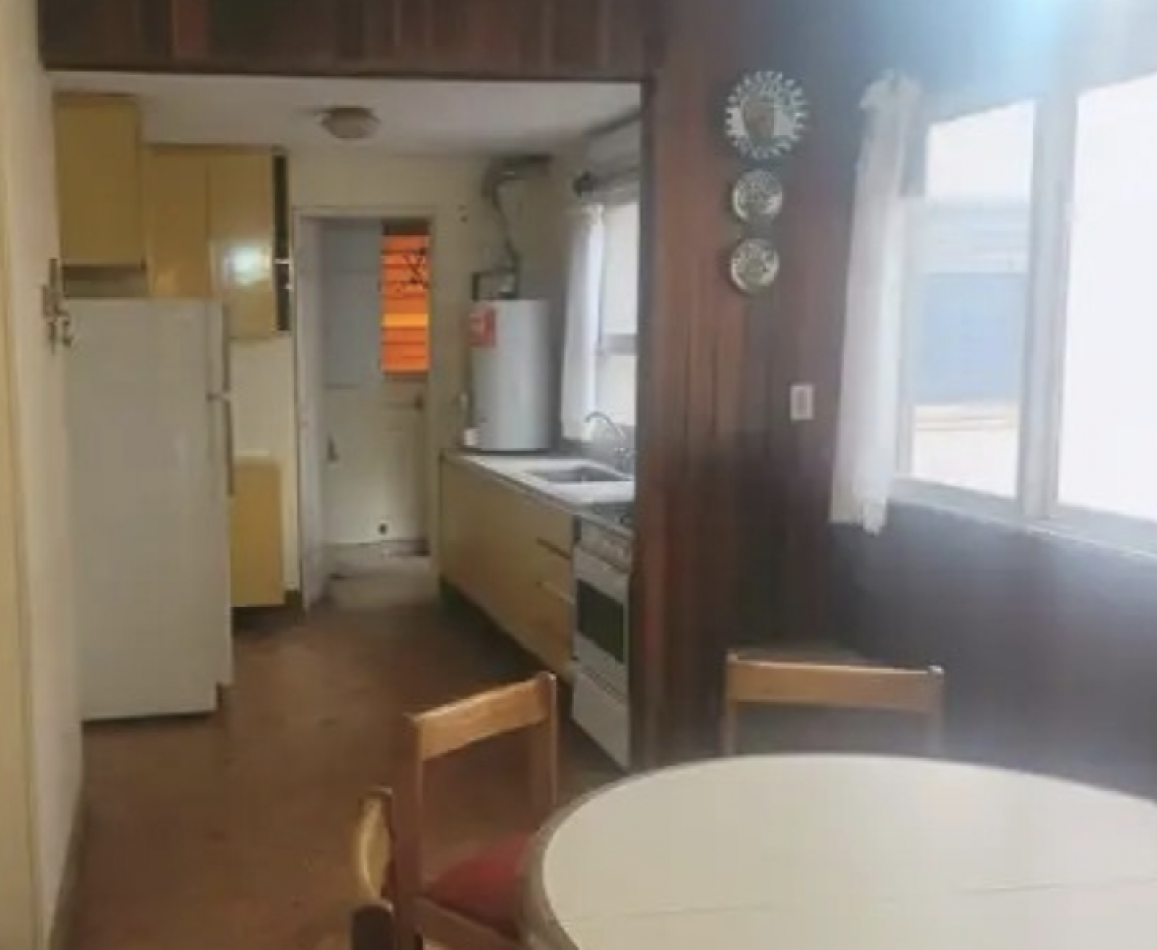 Departamento de 3 Ambientes con Balcon, Cochera y Dependencia - Excelente Ubicacion en Villa del Parque