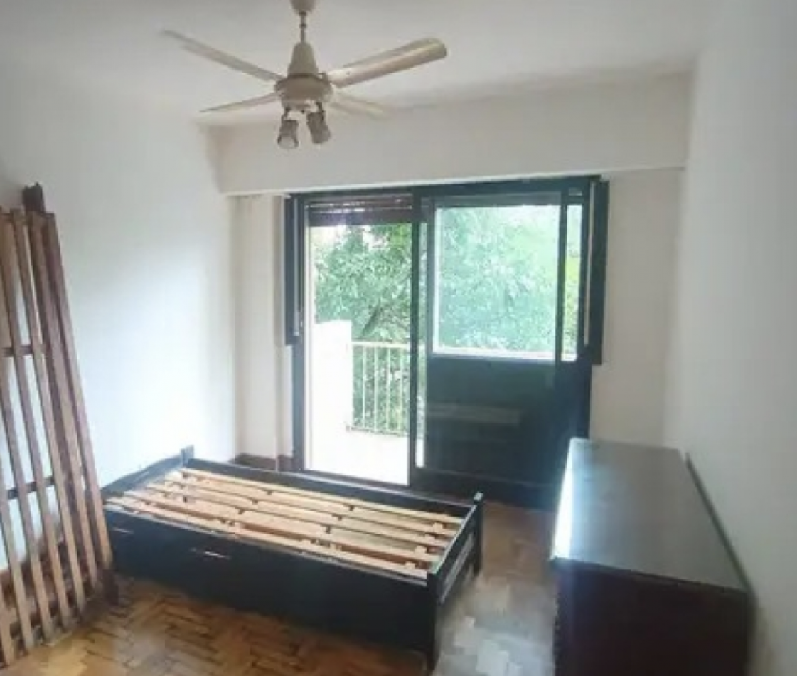 Departamento de 3 Ambientes con Balcon, Cochera y Dependencia - Excelente Ubicacion en Villa del Parque