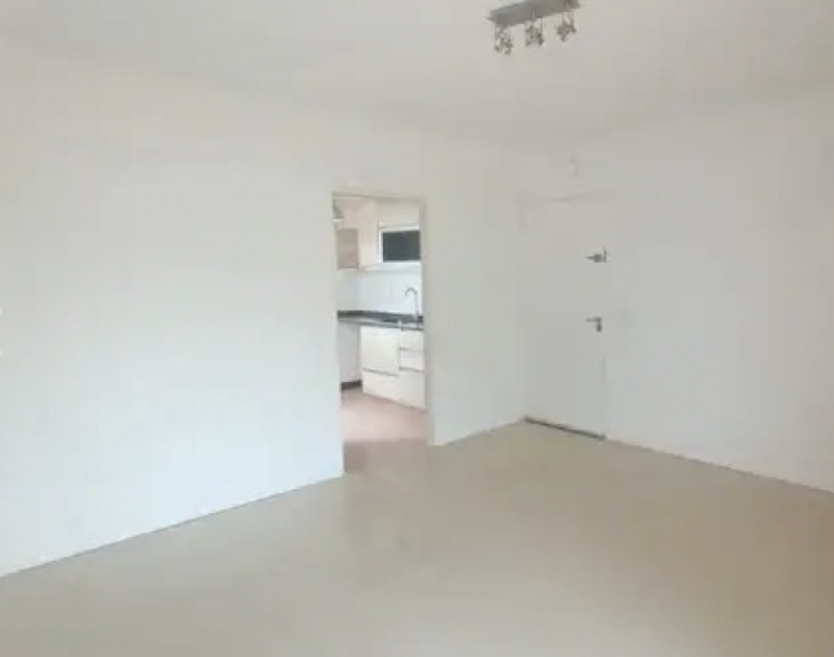 Departamento de 3 Ambientes con Balcon y Cocina Independiente - Excelente Ubicacion y Conectividad en Flores