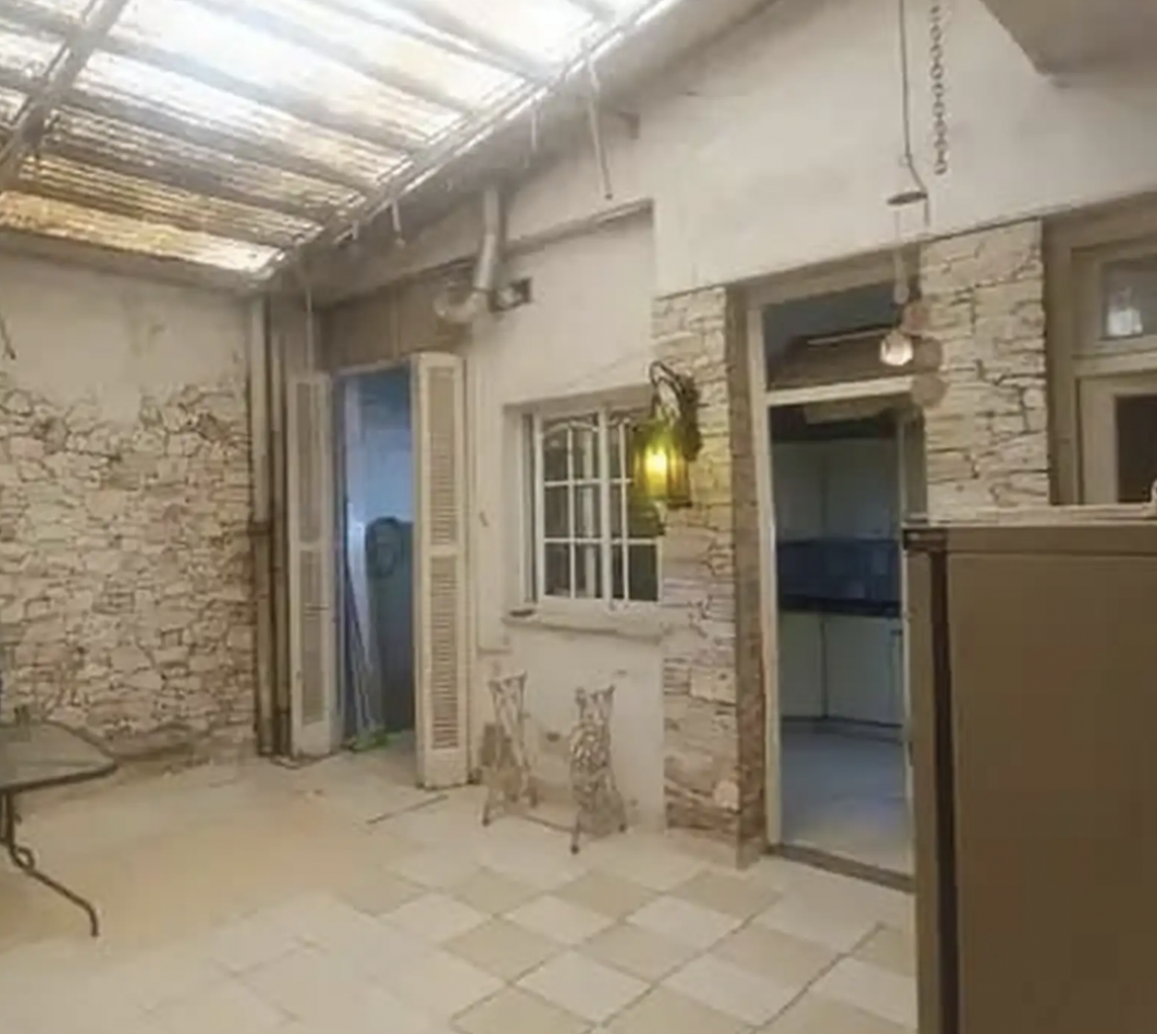 PH de 3 Ambientes con Patio y Gran Potencial - Excelente Ubicacion en Flores, a Refaccionar