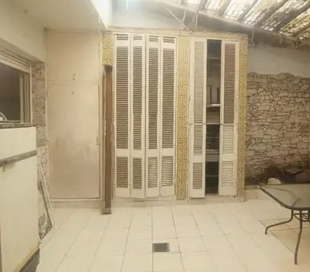 PH de 3 Ambientes con Patio y Gran Potencial - Excelente Ubicacion en Flores, a Refaccionar