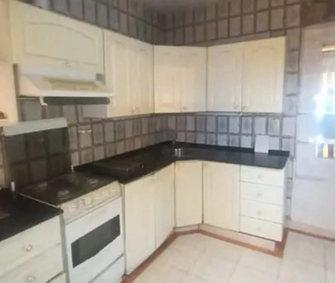 PH de 3 Ambientes con Patio y Gran Potencial - Excelente Ubicacion en Flores, a Refaccionar