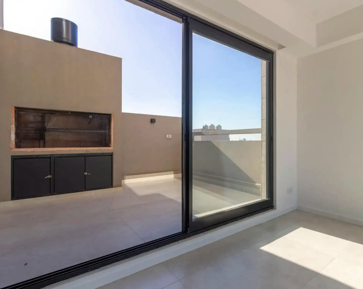 Semipiso de 3 Ambientes al Frente con Patio y Parrilla - A Estrenar - Gran Categoria en Villa Luro