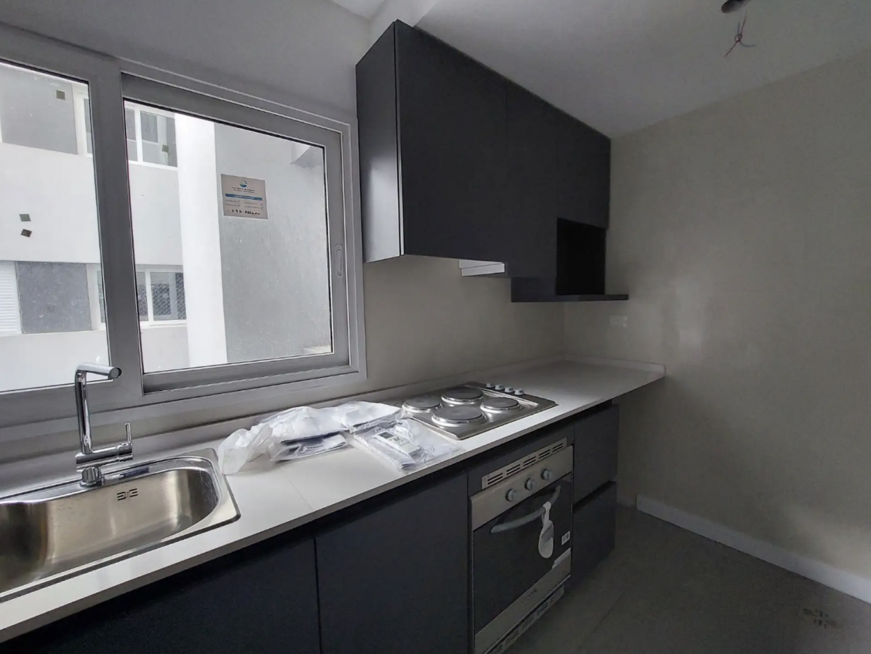 Departamento de 4 Ambientes al Frente con Balcon, Cochera y Baulera - Excelente Ubicacion en Villa Luro