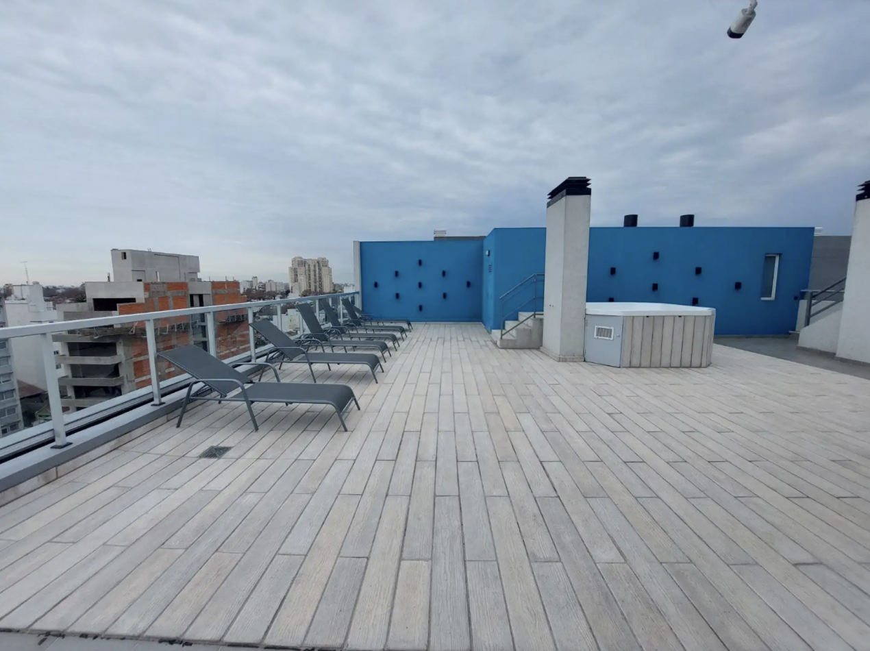 Departamento de 4 Ambientes al Frente con Balcon, Cochera y Baulera - Excelente Ubicacion en Villa Luro