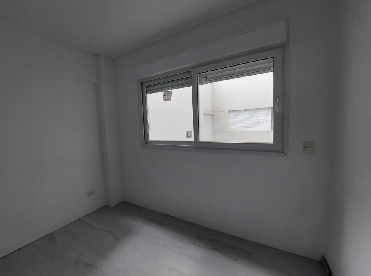 Departamento de 4 Ambientes al Frente con Balcon, Cochera y Baulera - Excelente Ubicacion en Villa Luro