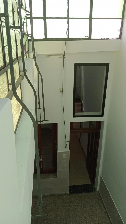 Venta de PH 2 ambientes, con patio, terraza y entrada independiente. Excelente ubicacion. Bajas expensas. Gran oportunidad.