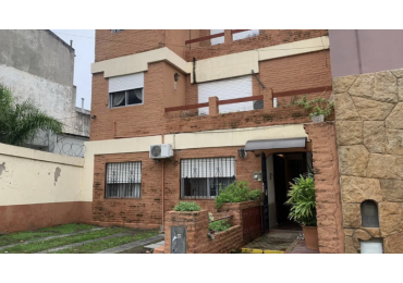 Departamento 2 Ambientes en Primer Piso - Excelente Ubicacion en Avellaneda