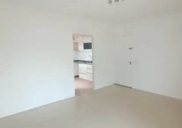 Departamento de 3 Ambientes con Balcon y Cocina Independiente - Excelente Ubicacion y Conectividad en Flores