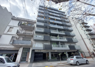 Departamento de 4 Ambientes al Frente con Balcon, Cochera y Baulera - Excelente Ubicacion en Villa Luro