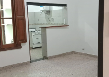 Venta de PH 2 ambientes, con patio, terraza y entrada independiente. Excelente ubicacion. Bajas expensas. Gran oportunidad.