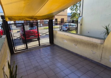 Triplex de 4 Ambientes con Cochera, Patio, Parrilla y Terrazas Propias